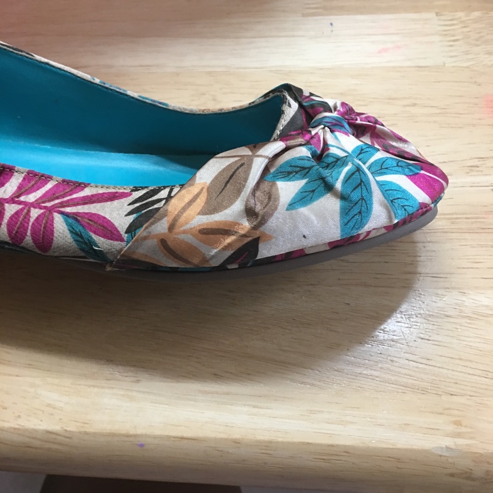 Ladies flats